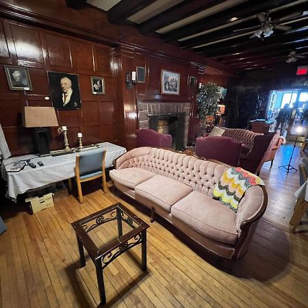 Red Rock Inn Экстерьер фото