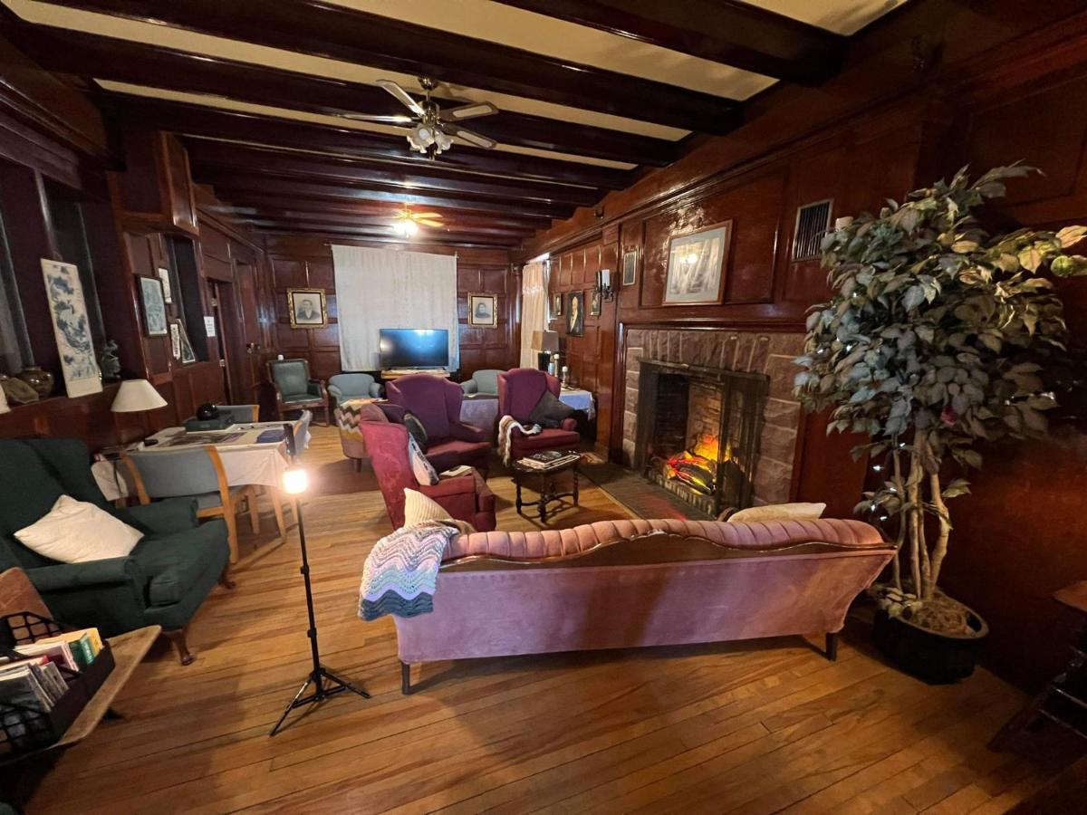 Red Rock Inn Экстерьер фото